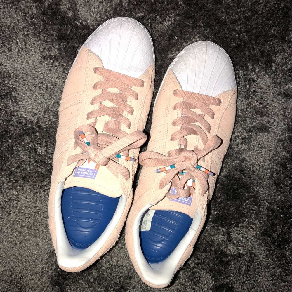 Light pink Addis